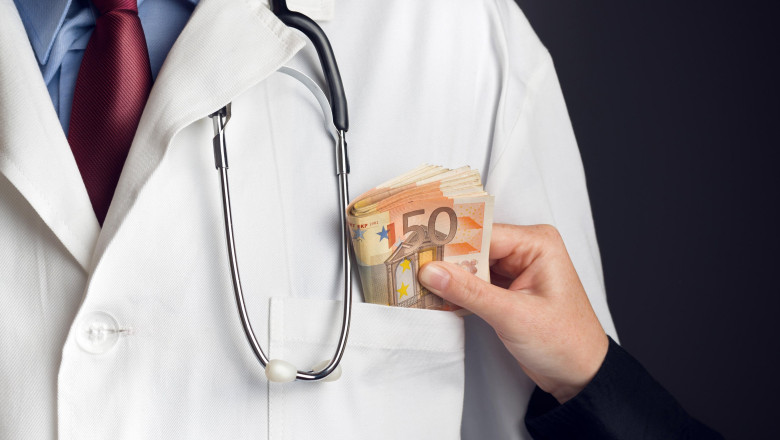 „Atențiile” oferite medicilor au devenit din martie 2025 ilegale! Recunoștința se va face doar prin donații către spitale